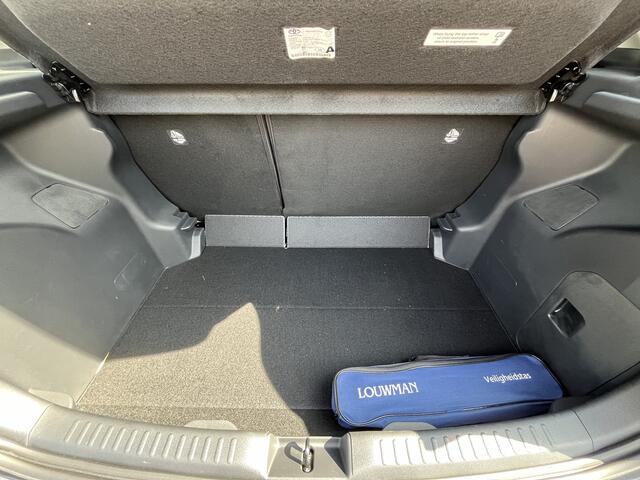 Toyota YARIS 1.5 Hybrid Dynamic Lmv Cruise Navi Klima Acamera Nap