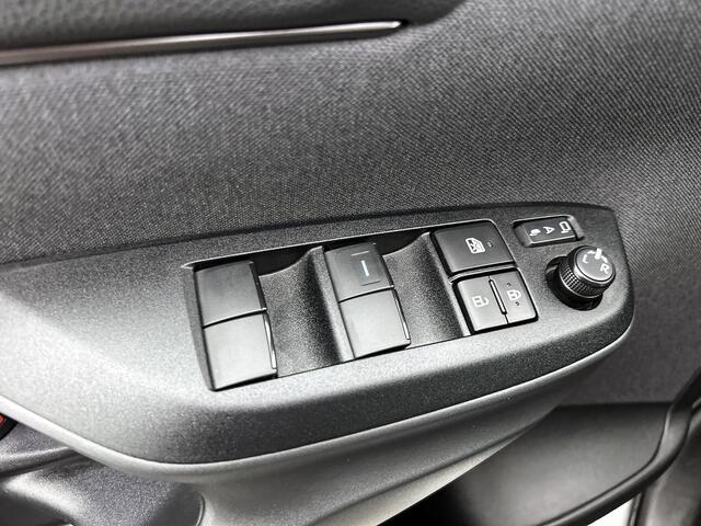 Toyota YARIS Cross 1.5 Hybrid 130 GR Sport | Dodehoekdetecite | Elektrische Achterklep | Stoelverwarming | Draadloos opladen |