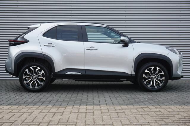 Toyota YARIS 1.5 Hybr 130 Pk Teamplayer 15 JR GARANTIE | NIEUW | WINTERPACK