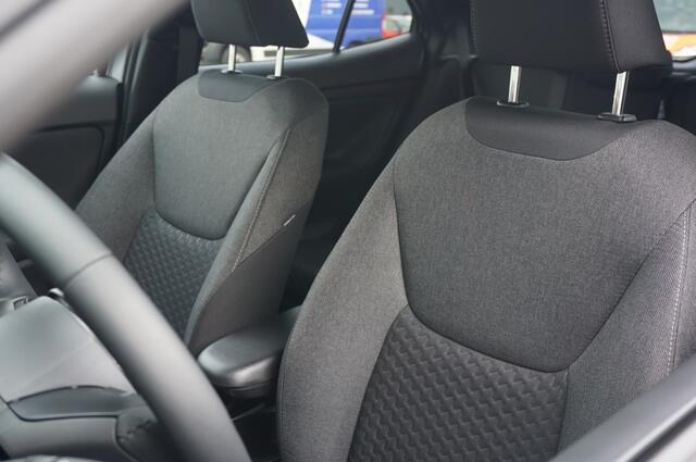Toyota YARIS 1.5 Hybr 130 Pk Teamplayer 15 JR GARANTIE | NIEUW | WINTERPACK