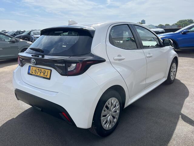 Toyota YARIS 1.5 Hybrid Active Nieuw geleverd, Dealeronderhouden, 1e eign, NL-auto Apple Carplay en/of Android auto Navigatie, Achteruitrijcamera, Adaptieve cruise control