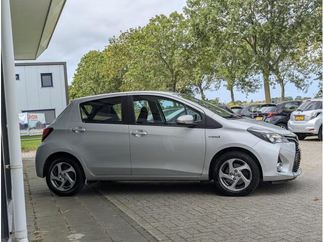 Toyota YARIS 1.5 Hybrid Trend Bi-Tone Limited | Camera | Climate control | Elek. ramen | Navi | 15" Lichtmetaal | PDC A