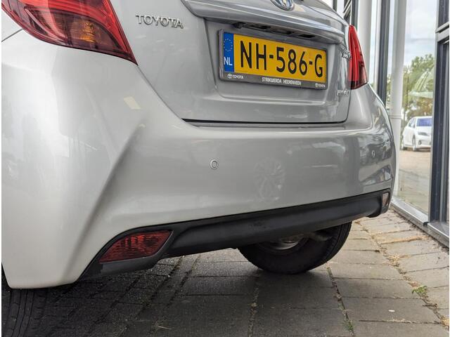 Toyota YARIS 1.5 Hybrid Trend Bi-Tone Limited | Camera | Climate control | Elek. ramen | Navi | 15" Lichtmetaal | PDC A