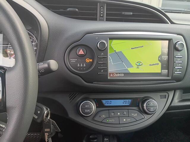 Toyota YARIS 1.5 Hybrid Design Sport 54kw Cruise/Clima Navi AUR-Camera LM-Velgen