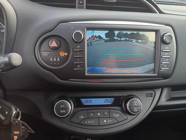 Toyota YARIS 1.5 Hybrid Design Sport 54kw Cruise/Clima Navi AUR-Camera LM-Velgen