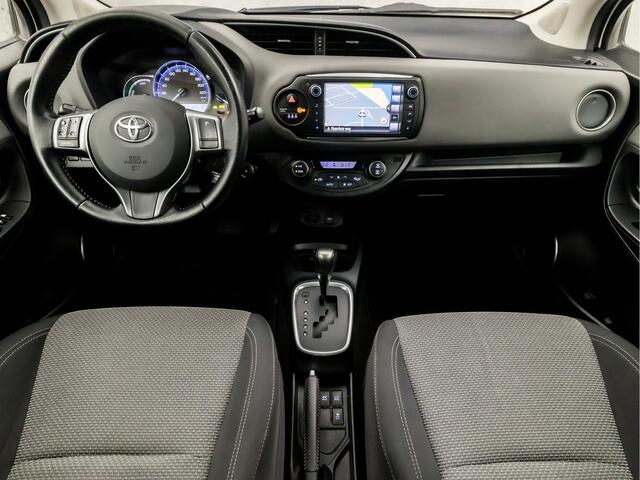 Toyota YARIS 1.5 Hybrid Sport Automaat (NAVIGATIE, CLIMATE, CAMERA, CRUISE, SPORTSTOELEN, LED KOPLAMPEN, NIEUWE APK, NIEUWSTAAT)