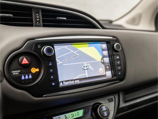 Toyota YARIS 1.5 Hybrid Sport Automaat (NAVIGATIE, CLIMATE, CAMERA, CRUISE, SPORTSTOELEN, LED KOPLAMPEN, NIEUWE APK, NIEUWSTAAT)