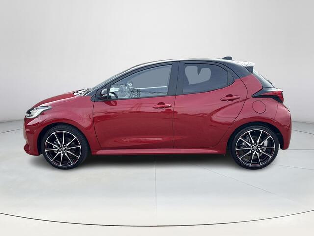 Toyota YARIS 1.5 Hybrid GR Sport **NAVIGATIE/ DODEHOEK DETECTIE/ HEADS-UP DISPLAY/ 36 MAANDEN GARANTIE**