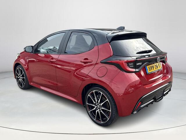 Toyota YARIS 1.5 Hybrid GR Sport **NAVIGATIE/ DODEHOEK DETECTIE/ HEADS-UP DISPLAY/ 36 MAANDEN GARANTIE**