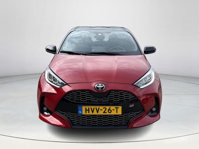 Toyota YARIS 1.5 Hybrid GR Sport **NAVIGATIE/ DODEHOEK DETECTIE/ HEADS-UP DISPLAY/ 36 MAANDEN GARANTIE**
