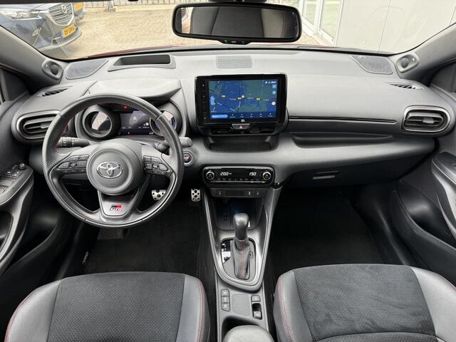 Toyota YARIS 1.5 Hybrid GR Sport **NAVIGATIE/ DODEHOEK DETECTIE/ HEADS-UP DISPLAY/ 36 MAANDEN GARANTIE**