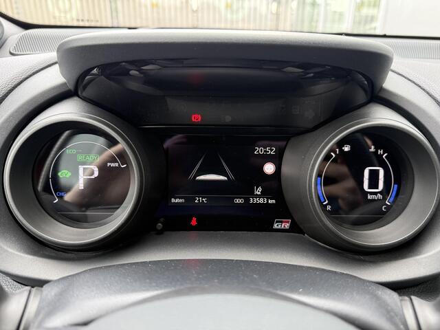 Toyota YARIS 1.5 Hybrid GR Sport **NAVIGATIE/ DODEHOEK DETECTIE/ HEADS-UP DISPLAY/ 36 MAANDEN GARANTIE**