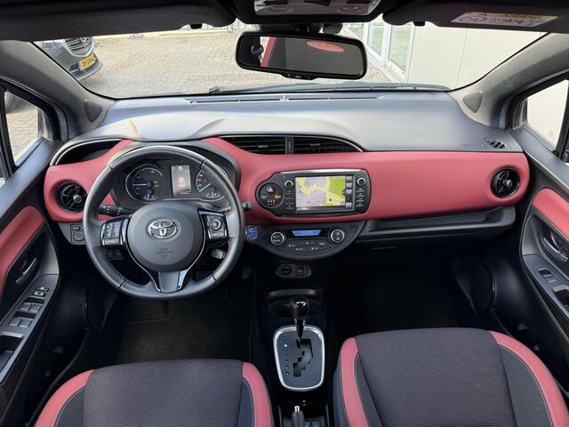 Toyota YARIS 1.5 Hybrid Bi-Tone **NAVIGATIE/ KEYLESS/ STOELVERWARMING/ GARANTIE**