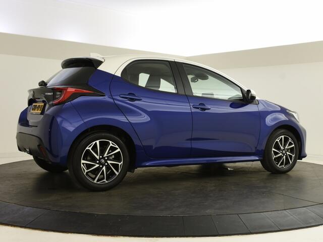 Toyota YARIS 1.5 Hybrid Bi-Tone | Parkeersensoren V+A | BLS | HUD | Navigatie