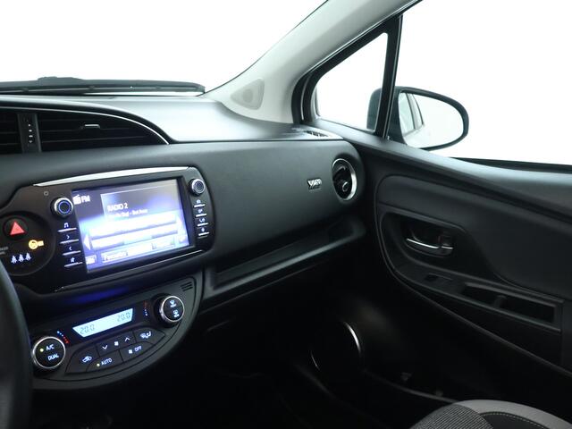 Toyota YARIS 1.5 Hybrid Y20 Exclusive Edition | Navigatie | Lichtmetalen velgen |