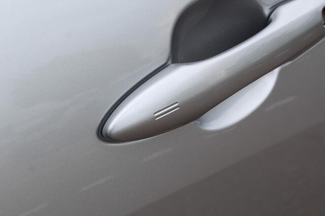 Toyota YARIS 1.5 Hybrid Executive Limited | Rijklaar | Stoel-/stuurverw. | Blind Spot | Sensoren v+a | LED | Keyless | Apple/Android