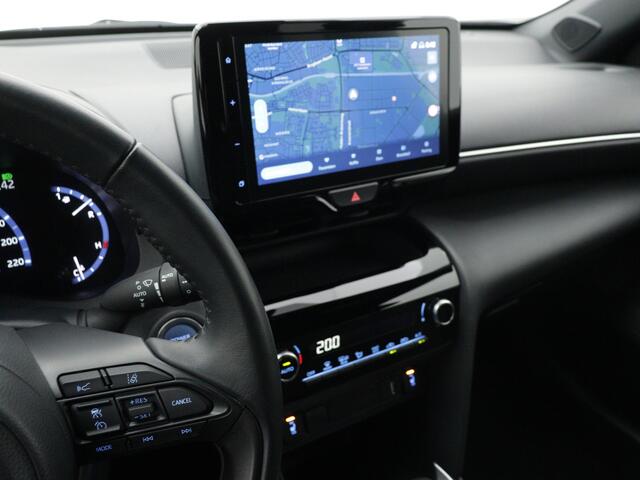 Toyota YARIS Cross 1.5 Hybrid Dynamic Limited | Apple Carplay | 17 inch LM velgen | Getinte ramen | Achteruitrijcamera |