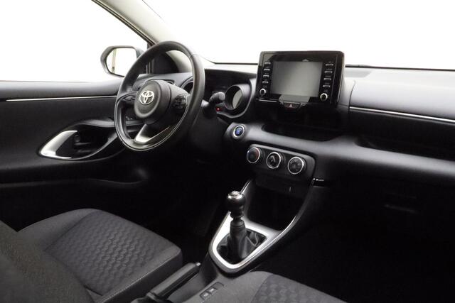 Toyota YARIS 1.5 VVT-i 125pk Dynamic | Parkeersensoren voor en achter | Apple Carplay/Android Auto | Achteruitrijcamera | Cruise COntrols Adaptief | DAB