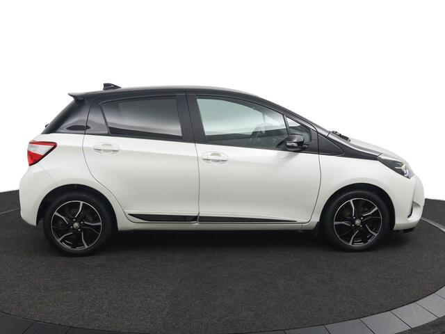 Toyota YARIS 1.5 VVT-i Bi-Tone | Navigatie | Trekhaak