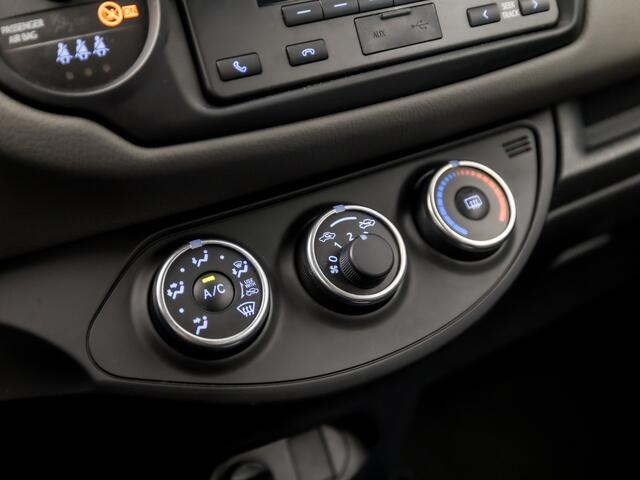 Toyota YARIS 1.0 VVT-i Sport (AIRCO, BLUETOOTH, ELEK RAMEN, GETINT GLAS, SPORTSTOELEN, MULTIFUNCTIONEEL STUURWIEL, NIEUWE APK, NIEUWSTAAT)