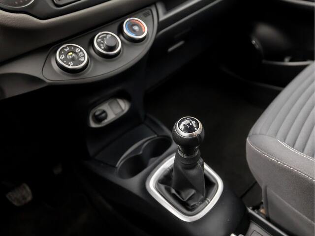 Toyota YARIS 1.0 VVT-i Sport (AIRCO, BLUETOOTH, ELEK RAMEN, GETINT GLAS, SPORTSTOELEN, MULTIFUNCTIONEEL STUURWIEL, NIEUWE APK, NIEUWSTAAT)