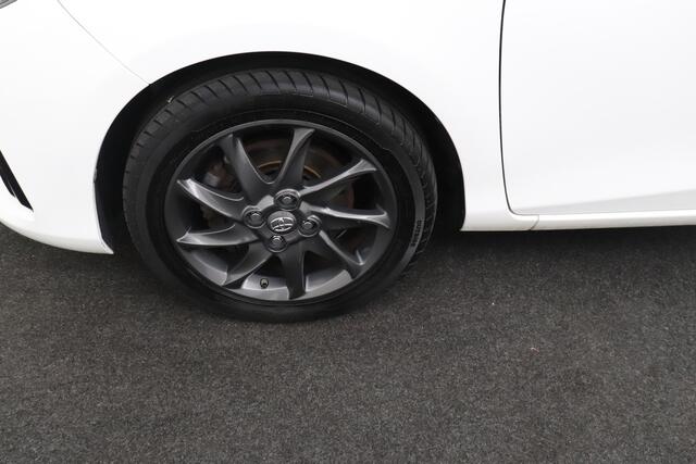 Toyota YARIS 1.5 Aut. Hybrid Active Navi Climate Camera Cruise 15'LMV