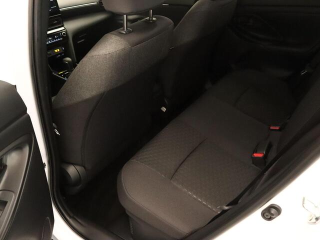 Toyota YARIS Cross 1.5 Hybrid 115 First Edition - DIRECT UIT VOORRAAD LEVERBAAR - ADAPTIEVE CRUISE CONTROL - STOELVERWARMING - APPLE CARPLAY/ANDROID AUTO - EXTRA GETINT GLAS - CLIMATE CONTROL - KEYLESS START/ENTRY - NAVIGATIE FULL MAP - LICHTMETALEN VELGEN 17 INCH