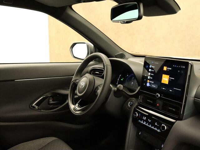 Toyota YARIS Cross 1.5 Hybrid 115 First Edition - DIRECT UIT VOORRAAD LEVERBAAR - ADAPTIEVE CRUISE CONTROL - STOELVERWARMING - APPLE CARPLAY/ANDROID AUTO - EXTRA GETINT GLAS - CLIMATE CONTROL - KEYLESS START/ENTRY - NAVIGATIE FULL MAP - LICHTMETALEN VELGEN 17 INCH
