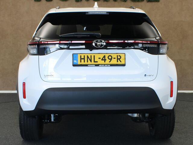 Toyota YARIS Cross 1.5 Hybrid 115 First Edition - DIRECT UIT VOORRAAD LEVERBAAR - ADAPTIEVE CRUISE CONTROL - STOELVERWARMING - APPLE CARPLAY/ANDROID AUTO - EXTRA GETINT GLAS - CLIMATE CONTROL - KEYLESS START/ENTRY - NAVIGATIE FULL MAP - LICHTMETALEN VELGEN 17 INCH