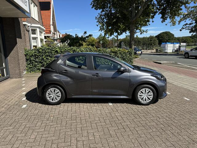 Toyota YARIS 1.5 Hybrid Active adaptive cruise control / Apple Carplay / Android Auto / climate control