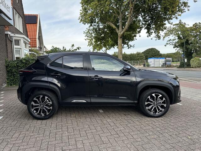 Toyota YARIS Cross 1.5 Hybrid 130pk Executive Limited dodehoekdetectie / stoelverwarming / stuurwielverwarming / parkeersensoren voor + achter / Navigatie / Apple Carplay / Android Auto / parkeercamera / 10 jaar garantie / rijklaarprijs