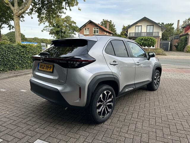 Toyota YARIS Cross 1.5 Hybrid 130pk Executive Limited dodehoekdetectie / stoelverwarming / stuurwielverwarming / parkeersensoren voor + achter / Navigatie / Apple Carplay / Android Auto / parkeercamera / 10 jaar garantie / rijklaarprijs