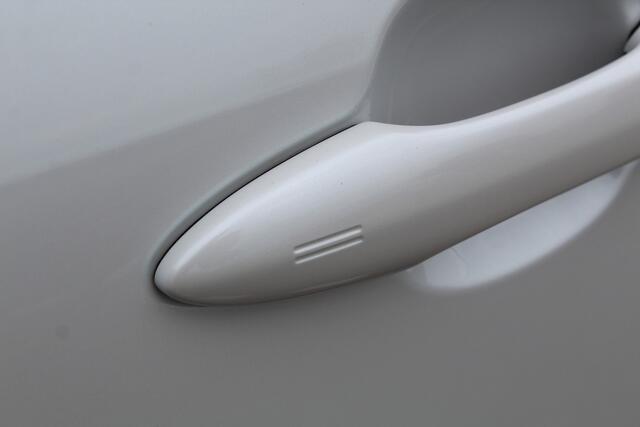 Toyota YARIS Cross 1.5 Hybrid Dynamic Special | Rijklaar | Parelmoer | Head Up | El.achterklep | Stoel-/stuurverw. | All-season | LED | Keyless | Apple/Android | Navi