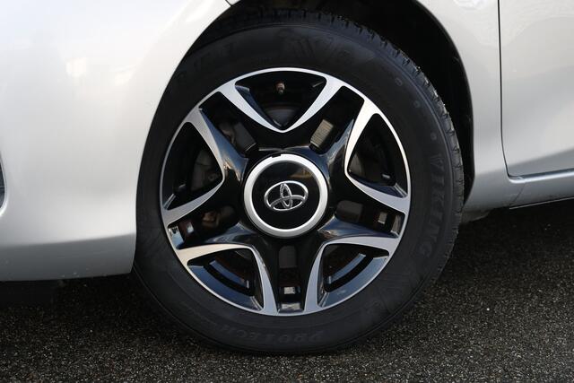 Toyota YARIS 1.5 Hybrid Business Plus | LM-velgen | Achteruitrijcamera |