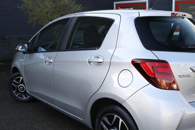 Toyota YARIS 1.5 Hybrid Business Plus | LM-velgen | Achteruitrijcamera |