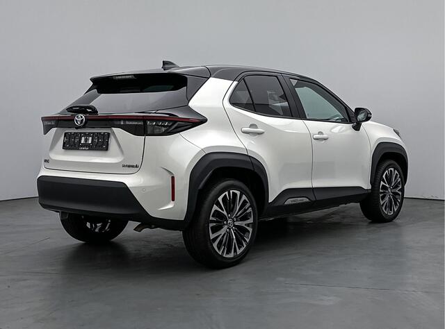 Toyota YARIS Cross 1.5 Hybrid Executive | Panoramadak | Trekhaak | Blindspot | Stoelverwarming | PDC voor en achter | JBL |