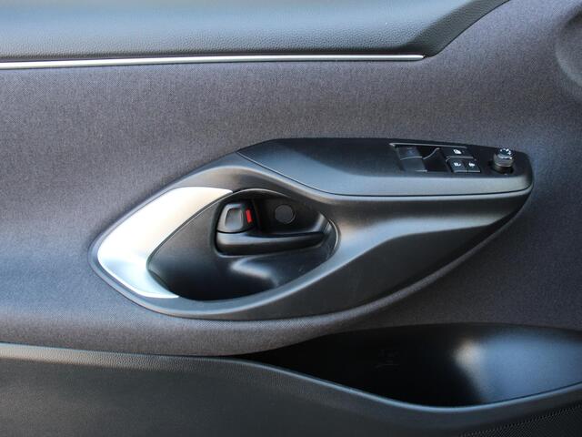 Toyota YARIS 1.5 Hybrid Comfort Aut Carplay Automatische Airco Toyota Safety Sense Adaptieve lampen Verkeerborden herkenning bots waarschuwing