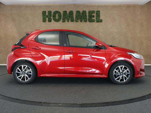 Toyota YARIS 1.5 Hybrid Dynamic Team D - NAVIGATIE- CAMERA - CLIMATE CONTROL - 16 INCH LICHT METALEN VELGEN - ARMSTEUN VOOR - ADAPTIEVE CRUISE CONTROL - BLUETOOTH - MISTLAMPEN VOOR - LICHT EN REGENSENSOR