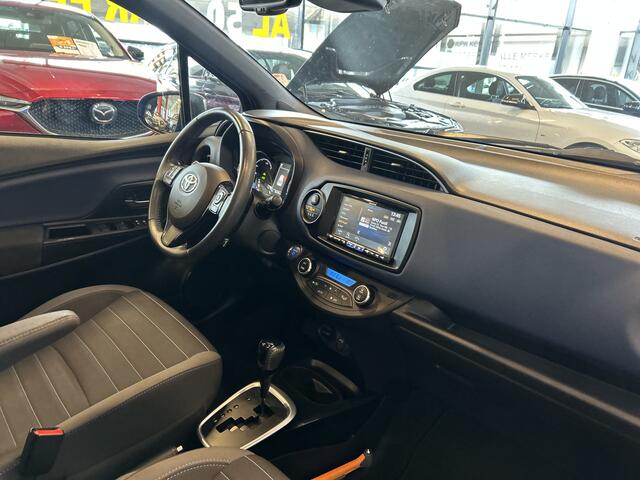 Toyota YARIS 1.5 Hybrid Bi-Tone Plus Automaat | Panoramadak | NL AUTO | Achteruitrijcamera | Navigatie | Cruise control | Climate control | Apple carplay | Elek. inklapbare spiegels