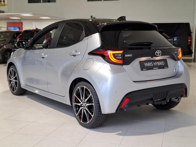 Toyota YARIS 1.5 Hybrid 130 GR Sport | Plus Pack | Panoramadak | Stuur & Stoel verwarming | JBL | BSM |