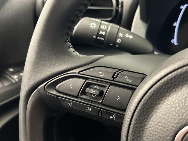 Toyota YARIS 1.5 Hybrid 115 Dynamic **NIEUWE AUTO/ COMFORT PACK/ FORREST GREEN/ BINNENKORT LEVERBAAR**