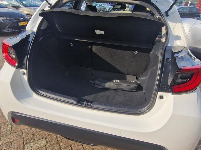 Toyota YARIS 1.5 Hybrid 115 Business Plus