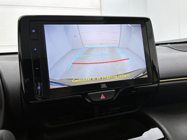 Toyota YARIS Cross 1.5 Hybrid Adventure AWD | Navigatie | Panoramadak | JBL | BLS | Head-up | Treeplanken |