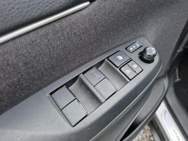 Toyota YARIS Cross 1.5 Hybrid Dynamic TEAM D | PDC V + A | CRUISE | rijklaarprijs !!