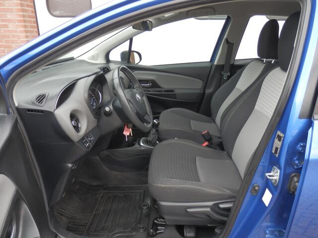 Toyota YARIS 1.0 VVT-I CONNECT AIRCO / NAVI / STOEL VERWARMING