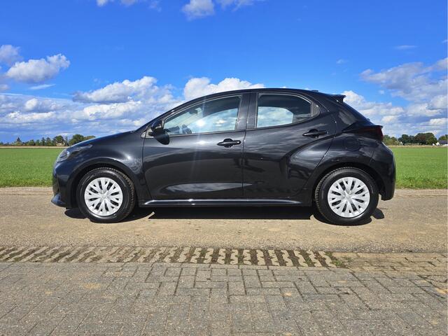 Toyota YARIS 1.5 Hybrid 115 Business - Euro 6 - 95 Pk - Navigatie - ParkeerCamera - AppleCarplay AndroidAuto