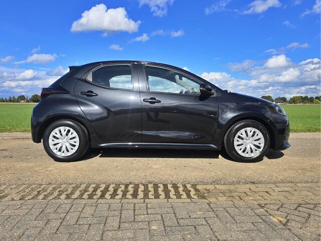 Toyota YARIS 1.5 Hybrid 115 Business - Euro 6 - 95 Pk - Navigatie - ParkeerCamera - AppleCarplay AndroidAuto
