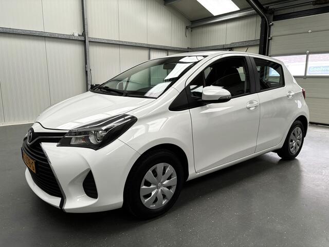 Toyota YARIS 1.0 VVT-i Aspiration KEURIGE AUTO !! | 12 Voltaansluiting | 1e Eigenaar. | Achteruitrijcamera
