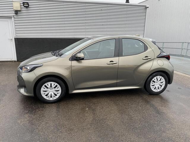 Toyota YARIS 1.5 Hybrid Active Nieuw geleverd en onderhouden Incl: AppleCarPlay/AndroidAuto, Adaptive Cruise control, Climate Control, Metallic lak