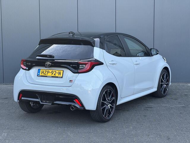 Toyota YARIS 1.5 Hybrid 130 GR Sport | Panorama-dak | JBL-audio | PDC Rondom | BSM | LED |